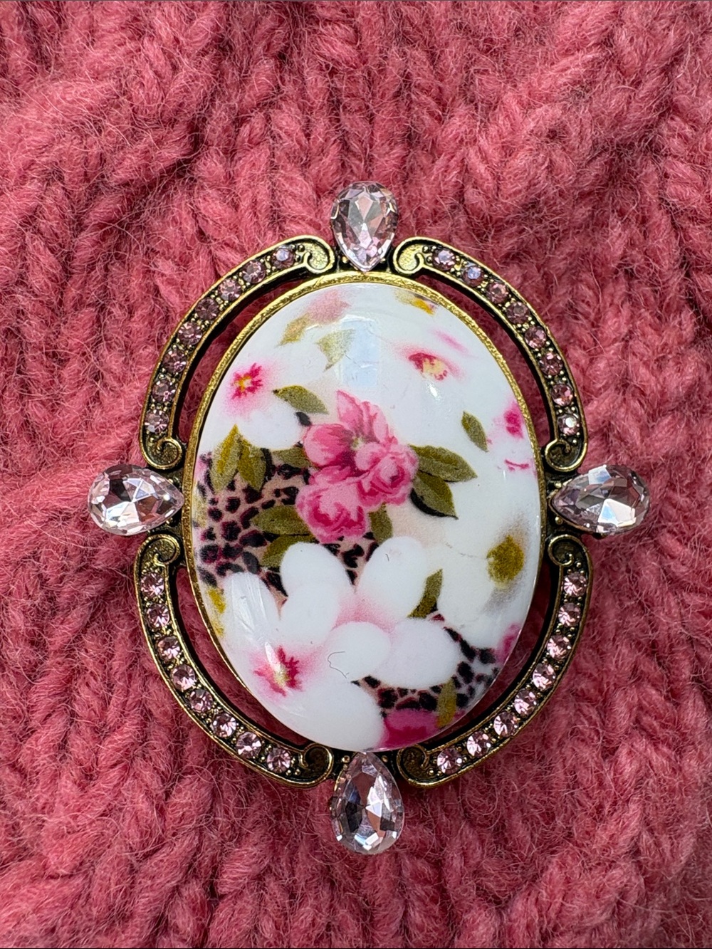 Floral Cameo Rhinestone Brooch – Pink & Gold Tone